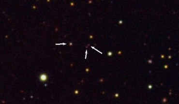 Image of the triplet quasar QQQ J1519+0627 (© Emanuele Paolo Farina, via Carnegie Institution of Washington)