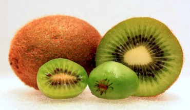 Kiwifruits. According to the new study, eating high-value vitamin C foods, like kiwifruit, is the ideal way to maintain healthy levels (Hiperpinguino / CC BY-SA 3.0)