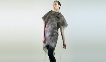 The Shoulder Dress embodies the complexity of the design process when designing for active fibers. The collection shows garments in their multiple stages, low and high energy, enabled by future fibers and transformative textiles (© Ronald Borshan)