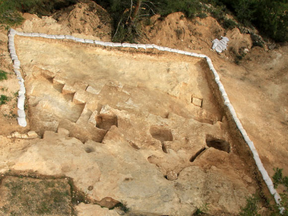Bird's eye view of the Second Temple Period ritual bath unearthed in the Qiryat Menachem quarter, Jerusalem (Israel Antiquities Authority)