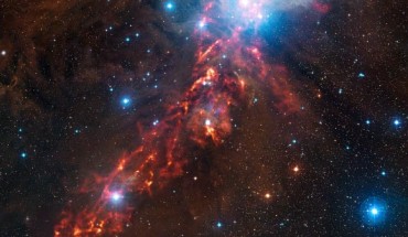 This new image of cosmic clouds in the constellation of Orion reveals what seems to be a fiery ribbon in the sky (ESO / Digitized Sky Survey 2)