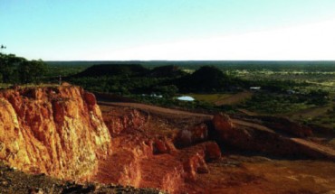 Alaric opal mine is located within the weathered sandstone and mudstone of the Winton Formation, Queensland. Opalized horizon corresponds to a flat pre-late Paleocene paleosurface, buried underneath Cenozoic sediments (P. F. Rey, 2013)