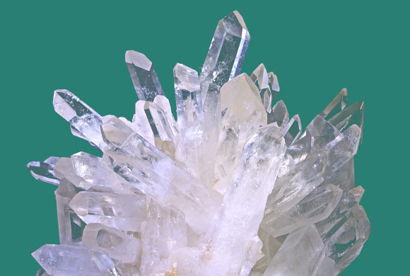 Quartz crystals (Didier Descouens / CC BY-SA 3.0)