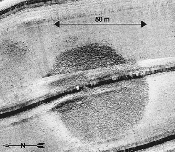 This sonar image reveals the structure as a circular heap of stones (Shmuel Marco)