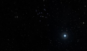 The galaxy Segue 2: boxes are ten member stars identified so far by University of California Irvine astronomers and their colleagues (Sci-News.com / Centre de Données astronomiques de Strasbourg / SIMBAD)