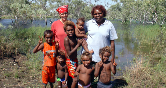 Dr Carmel O'Shannessey and Light Warlpiri speakers (University of Michigan)