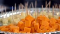 The new study suggests that cheese has the highest anticariogenic property among the dairy products. The image shows cheddar cheese cubes (Guillaume Paumier / CC BY-SA 3.0)