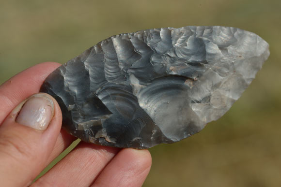Flaked flint knife found at the archaeological site (University of Manchester)