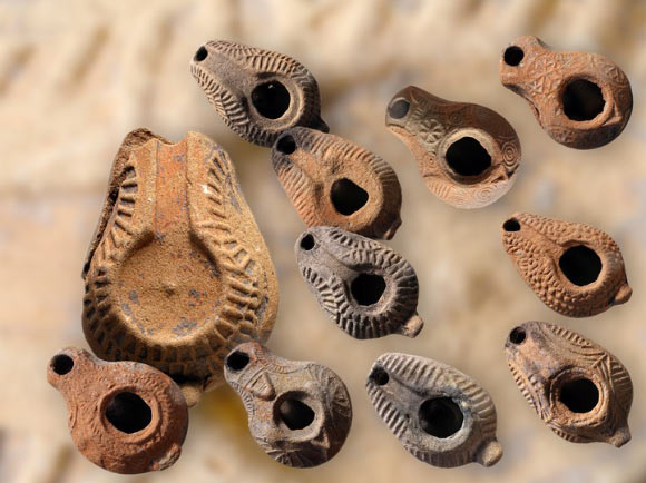 Samaritan lamps found at the archaeological site of Apollonia-Arsuf (Pavel Shargo / Institute of Archaeology / Tel Aviv University)