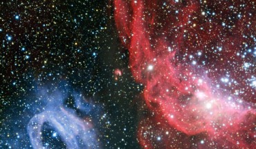 This VLT image reveals two glowing clouds of gas - NGC 2014, right, and NGC 2020 (ESO).