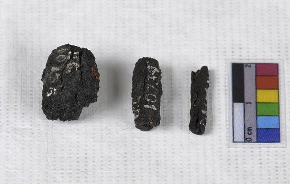 Three iron beads from Gerzeh, Egypt (© Petrie Museum of Egyptian Archaeology / Gianluca Miniaci).
