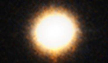 This image shows the galaxy M60-UCD1. Image credit: NASA / STScI.