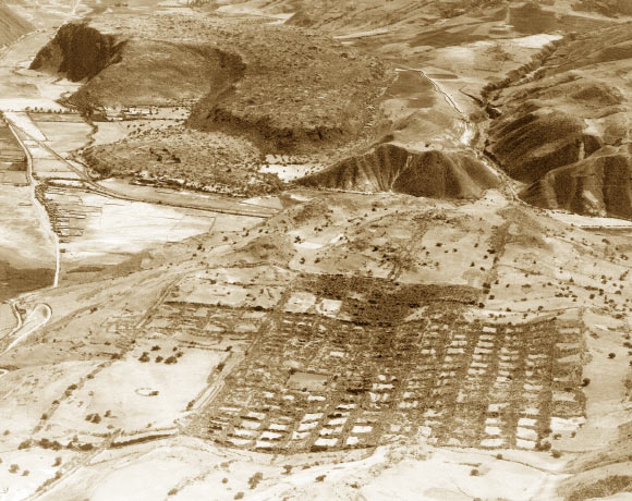 Aerial view of Pikillacta, facing toward the Cusco Basin. Image credit: Department of Library Services, American Museum of Natural History.