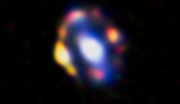 This image shows the quadruple gravitational lens J1000+0221. Image credit: NASA / ESA / A. van der Wel.