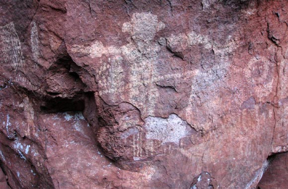 Painting of a human-like figure and symbols in a cave in the Taboco region, the state of Mato Grosso do Sul, Brazil. Image credit: Alexine Keuroghlian / WCS.