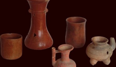 This image shows five vessels that tested positive for chili pepper. Each vessel had a culinary use. The second vessel from the right represents the earliest evidence of chili pepper consumption in Mexico, around 400 BC. Scale bar – 5 cm. Image credit: Roberto Lopez and Emiliano Gallaga Murrieta.