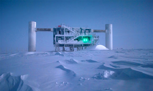 IceCube is a neutrino observatory whose detectors are buried more than a mile below the surface of the South Pole. Image credit: Emanuel Jacobi / National Science Foundation.