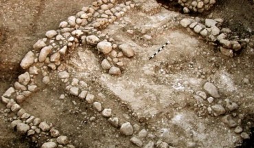 This image shows a 10,000-year-old house unearthed near the town of Eshtaol, Judean Shephelah. Image credit: Dr Ya'akov Vardi / Israel Antiquities Authority.