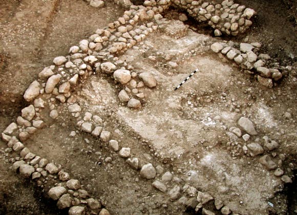 This image shows a 10,000-year-old house unearthed near the town of Eshtaol, Judean Shephelah. Image credit: Dr Ya'akov Vardi / Israel Antiquities Authority.