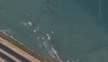 Canadian scientists used Google Earth images to estimate the number of fishing weirs along the Persian Gulf coast. This image shows a weir off the coast of Iran. Image credit: Google Earth / Dalal Al-Abdulrazzak / Daniel Pauly.