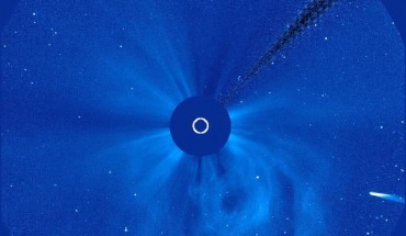 Comet ISON streams toward the Sun from the lower right in this image, captured on November 27, 2013. Image credit: ESA / NASA / SOHO.
