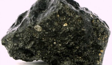 4.43-billion-year-old Martian meteorite NWA 7533. Image credit: Meteorites.tv.