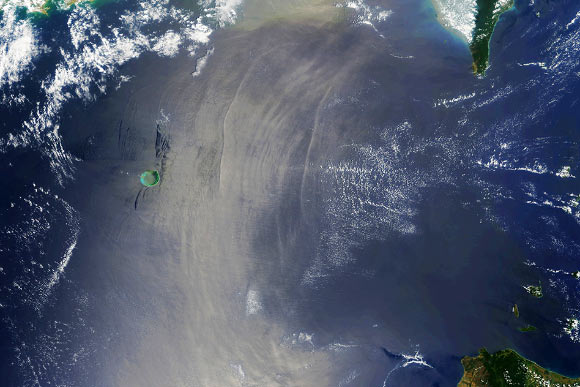 This satellite image shows internal waves in the Luzon Strait, the South China Sea. Image credit: NASA / Global Ocean Associates.