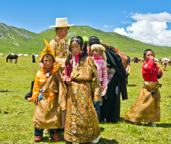 Tibetans. Image credit: Antoine Taveneaux / CC BY-SA 3.0.