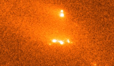 This image shows small pieces of the asteroid P/2013 R3. Image credit: NASA / ESA / D. Jewitt, UCLA.