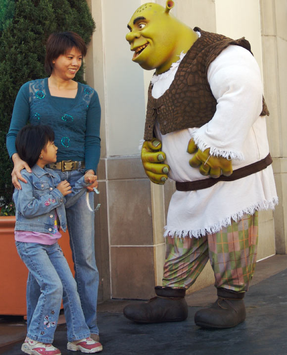 Unexpected meeting with Shrek in the Universal Studios. Image credit: Aaron Jacobs / CC BY-SA 2.0.
