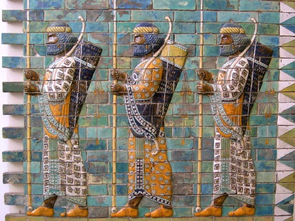 Persian warriors, a detail from the frieze in Darius' palace in Susa. Pergamon Museum / Vorderasiatisches Museum, Germany. Image credit: Mohammed Shamma / CC BY 2.0.