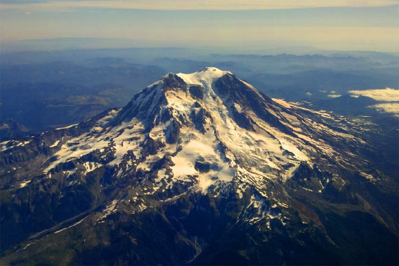 Aerial photograph of Mount Rainier taken on September 14, 2011. Image credit: Michael Arthur Hill / CC BY-SA 3.0.