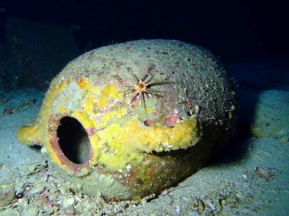 An amphora at the wreck site. Image credit: © Groplan project / Timmy Gambin, University of Malta.