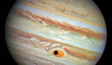This natural-color picture was taken with the Wide Field Camera 3 on board the Hubble Space Telescope. Image credit: NASA / ESA / A. Simon, Goddard Space Flight Center / C. Go / Hubble Heritage Team / STScI / AURA.