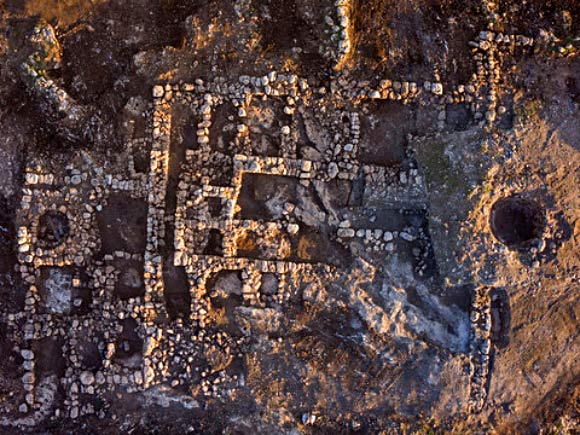 An aerial photograph of the 2,800-year-old farm house near the city of Rosh Ha-Ayin, Israel. Image credit: Skyview Company / Israel Antiquities Authority.