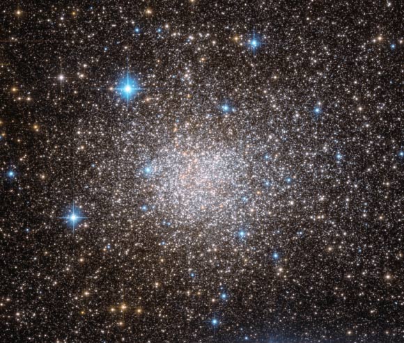 This image shows the ancient globular cluster Terzan 5, home to PSR J1906+0746. Image credit: ESA / NASA/ Hubble.