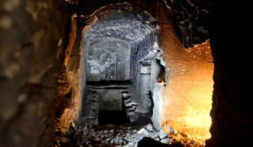 Kampp 327: chapel with a carving of Osiris. Image credit: Paolo Bondielli / Min Project.