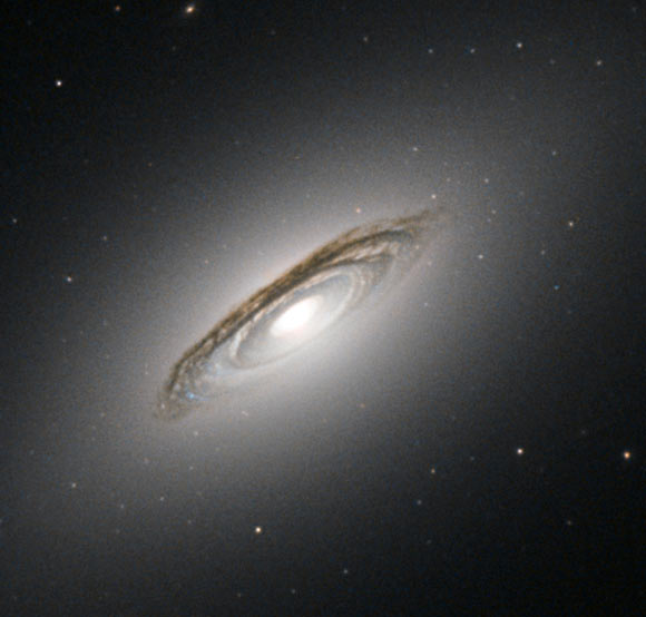 NGC 6861. Image credit: ESA / Hubble / NASA / J. Barrington.
