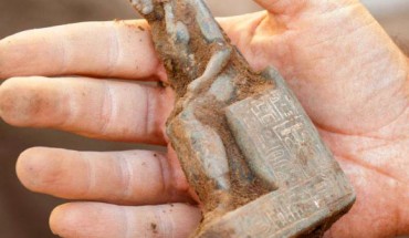 Statuette of a goddess discovered near the temple of Ptah. Image credit: © CNRS-Cfeetk / J. Maucor.