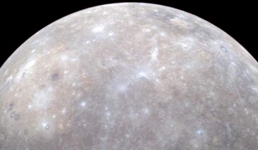 Color differences on Mercury are subtle, but they reveal important information about the nature of the planet’s surface material. Image credit: NASA / JPL.