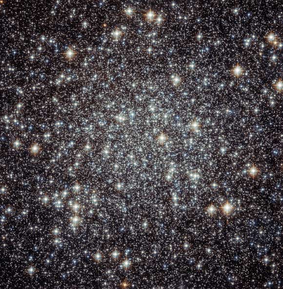 This is a close-up of the central region of the globular cluster Messier 22, as observed by the NASA/ESA Hubble Space Telescope. Image credit: ESA / Hubble / NASA.