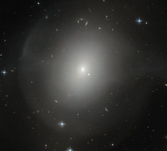 This image shows the shell elliptical galaxy NGC 2865. Image credit: ESA / Hubble / NASA / Judy Schmidt.