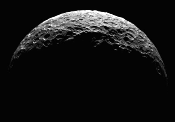 This image shows the north pole of the dwarf planet Ceres as seen by the Dawn spacecraft on April 10, 2015. Image credit: NASA / JPL-Caltech / UCLA / MPS / DLR / IDA.
