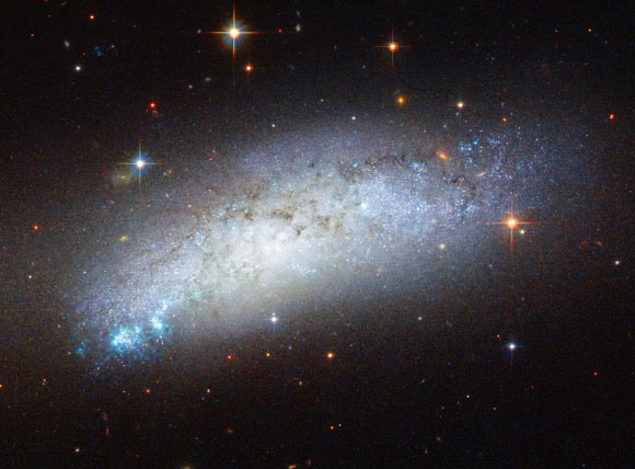 This image shows the peculiar galaxy ESO 162-17. Image credit: ESA / Hubble / NASA.