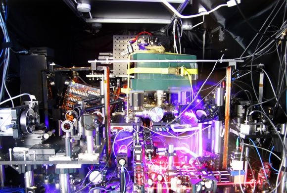 JILA’s atomic clock based on strontium atoms held in a lattice of laser light is the world’s most precise and stable atomic clock. Image credit: Jun Ye et al / Baxley / JILA.