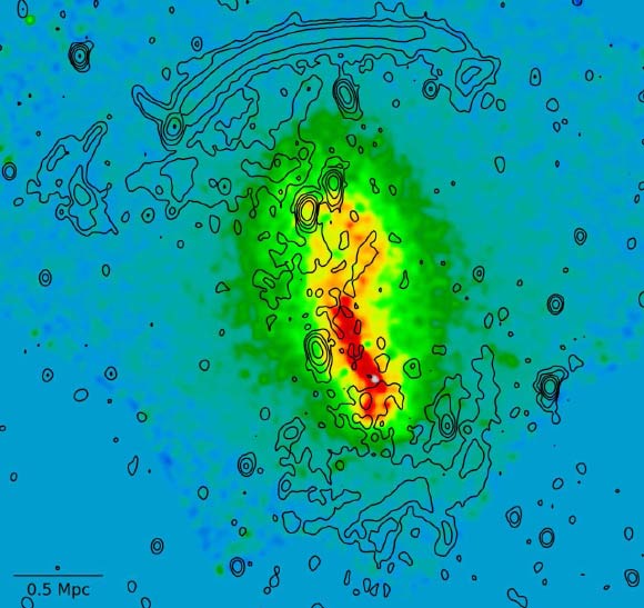 Surface brightness map of the merging cluster CIZA J2242.8+5310. Scale bar – 1.63 million light-years. Image credit: G. A. Ogrean et al., arXiv: 1403.5273.