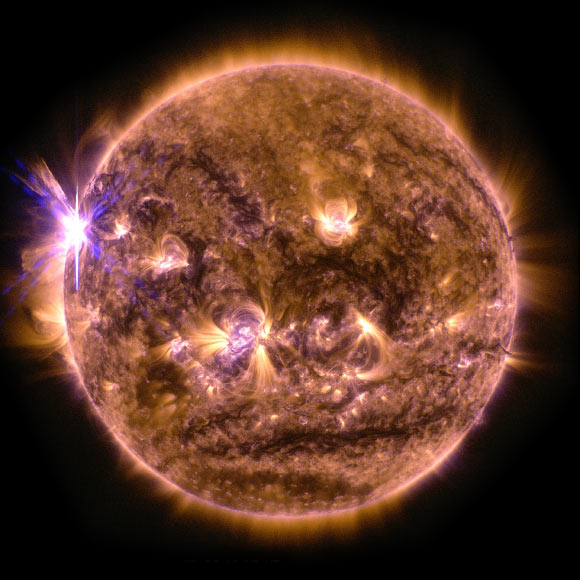 The Sun emitted an X2.7-class solar flare, peaking at 6:11 p.m. EDT on May 5, 2015. Image credit: NASA / GSFC / SDO.