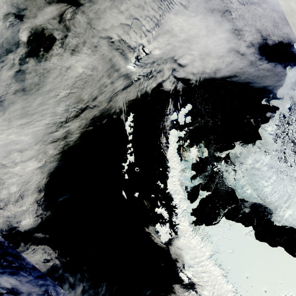 Nearly cloud-free view of the northern tip of the Antarctic Peninsula. Image credit: NASA / GSFC / MODIS Rapid Response Team.