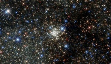This image of the Arches Cluster of young, massive stars was obtained with the NASA/ESA Hubble Space Telescope. Image credit: NASA / ESA.