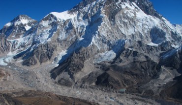 Everest and Khumbu glacier in the Dudh Koshi basin. Image credit: Patrick Wagnon.